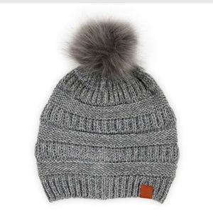 NWT 5 Style Winter Gray Cable Knit with Pom Pom Beanie Hat